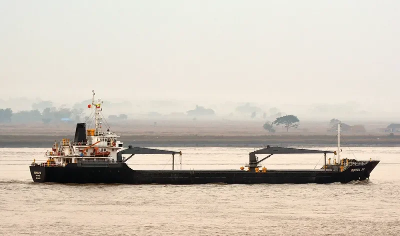 ROYAL 16 Bulk Carrier IMO 9600011 photo 4