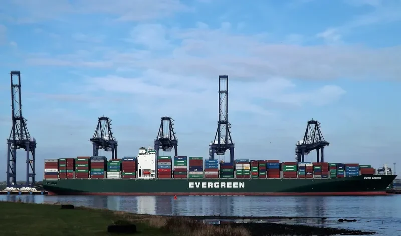 EVER LEGEND Container Ship IMO 9604093 photo 3