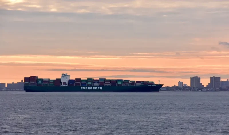 EVER LEGEND Container Ship IMO 9604093 photo 5