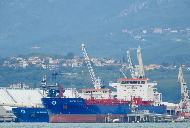 HISTRIA CROWN Tanker IMO 9607629 photo 2