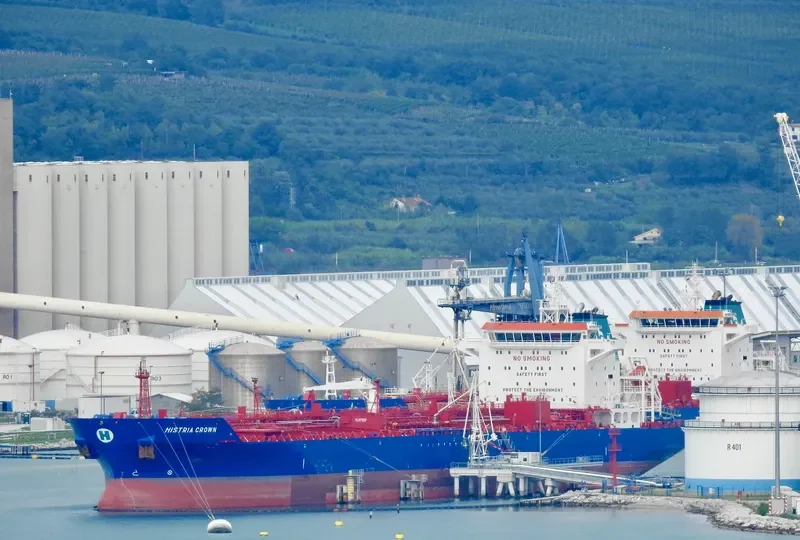 HISTRIA CROWN Tanker IMO 9607629 photo 3