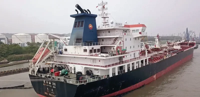 KUN LUN YOU 205 Tanker IMO 9622057 photo 2