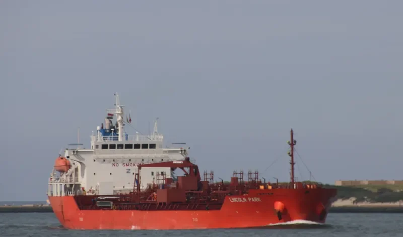 LINCOLN PARK Tanker IMO 9640097 photo 8