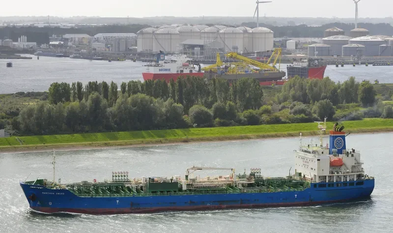 FAIRCHEM SWORD Tanker IMO 9673678 photo 3