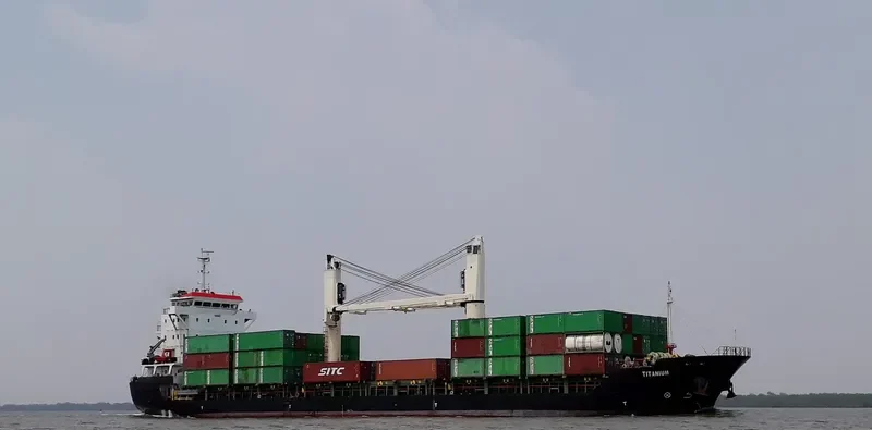 TITANIUM Container Ship IMO 9709300 photo 4